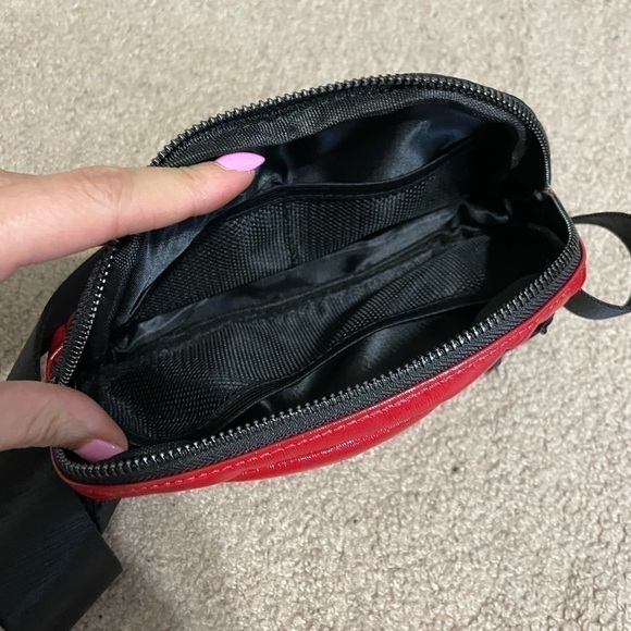 Red small vegan leather Fanny pack new - Picture 6 of 6